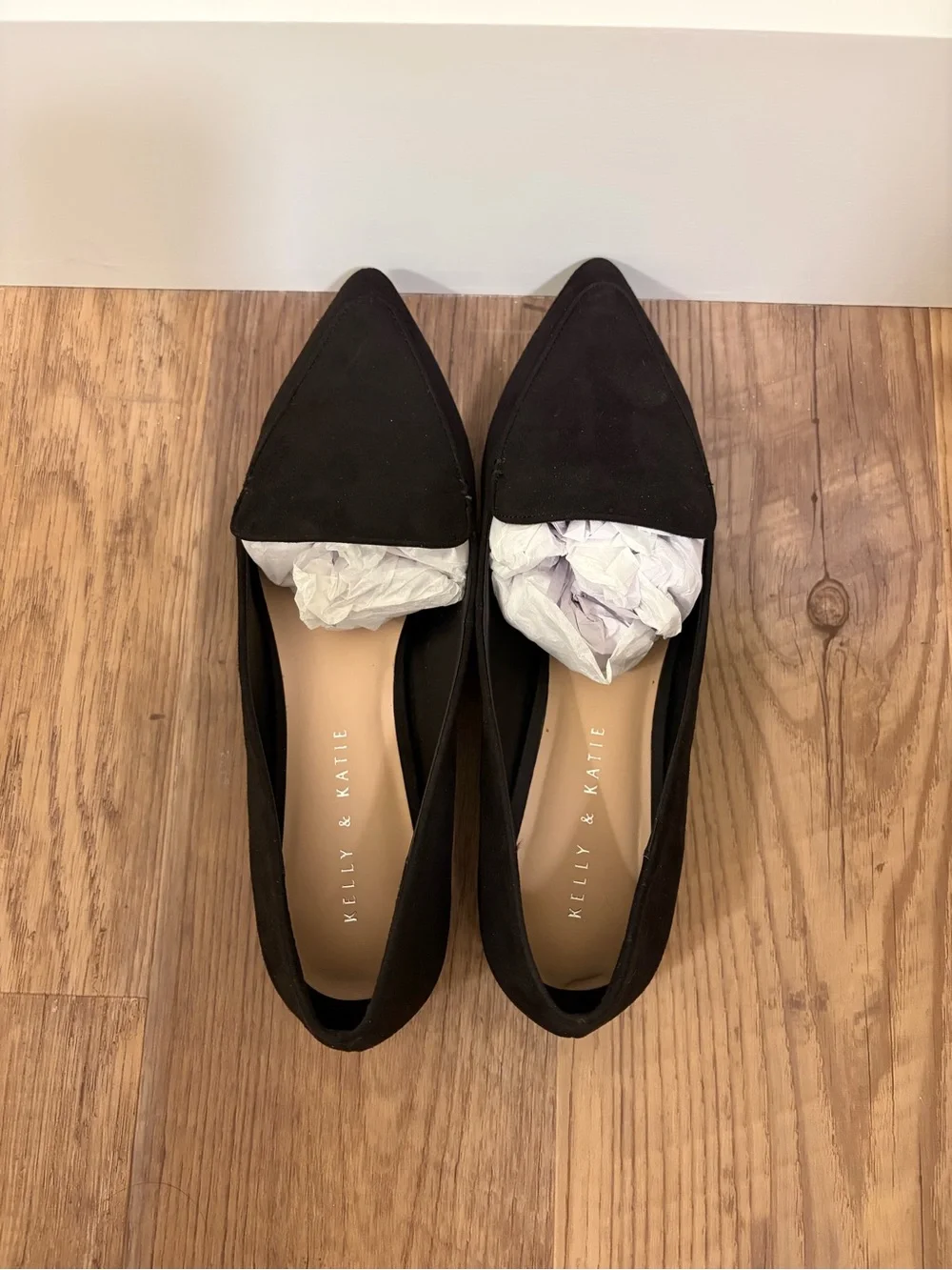 NWT Kelly & Katie Black Pointed-Toe Flats